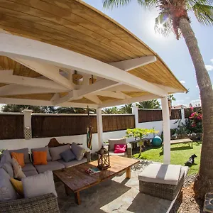 https://surfhouse.in-canary-islands.com
